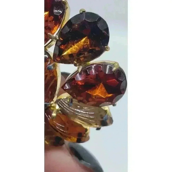 Vintage Brooch RARE Cut Scalloped Rhinestones Molded Glass Flower Gold Wash - Picture 6 of 14